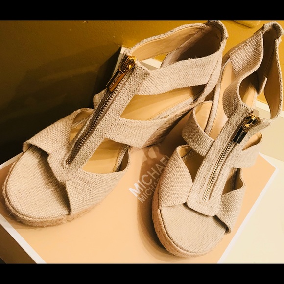 Shoes - Picture 2 of 4